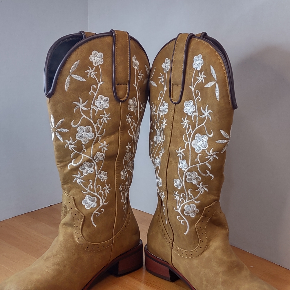 Embroidered Floral Cowboy Boots